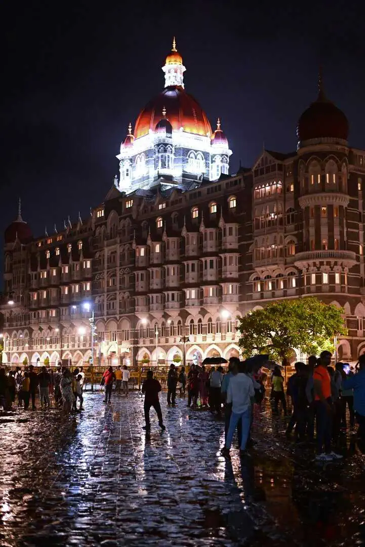 Flights from Melbourne to Mumbai skyline at night